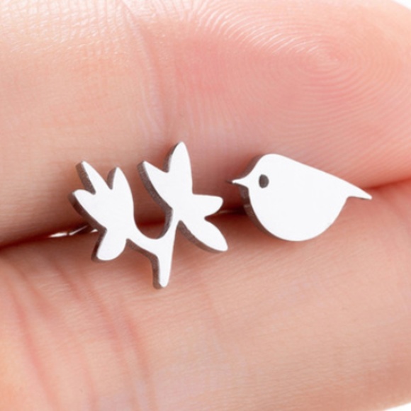 Stud bird shape Small earrings - Picture 1 of 1